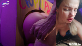 Инцест-сюрприз для сводного брата: забралась в коробку и высунула пизду наружу